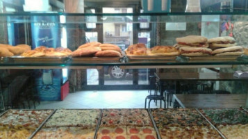 Pizzeria Pompei Pizza, Calzoni E Panzerotti food