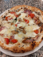 O' Vesuvio Pizzeria Napoletano food