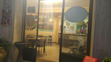 Pizzeria La Zebra A Pois 2 outside