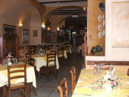 Pizzeria Le Arcate inside