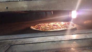 Pizza Da Gullo food