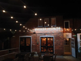 White Horse Pub Emmer Green inside