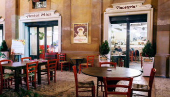 Amici Miei Vinosteria inside