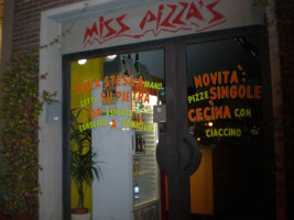 Miss Pizza's outside