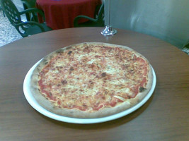 Pizza Dream's Di Dencu Marcel food