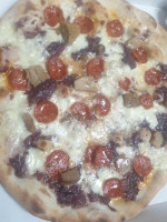 Manny Tutto Pizza food