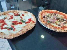 Pizzeria F.lli Cuorvo Di Mimmo E Gioacchino food