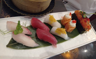 Unico Sushi Garden food