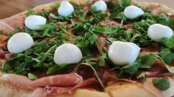 Pizzeria Nuova Mediterranea food