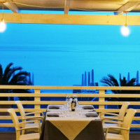 L'approdo Il In Riva Al Mare food