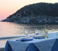 L'approdo Il In Riva Al Mare food