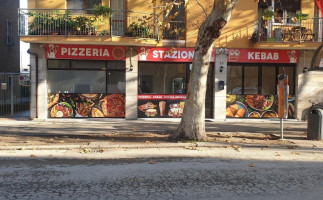 Stazione Pizza&kebab outside