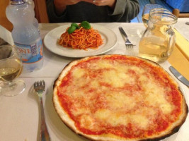 Pizza In Trevi food