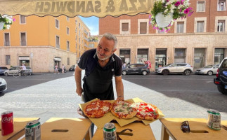 Pizza Sandwich Da Pasquale outside