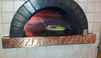 Pizzeria Da Fiorenzo inside