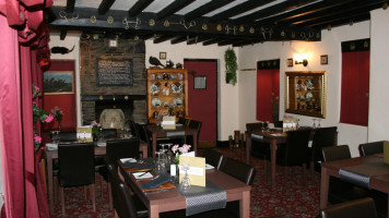 Holland Arms inside