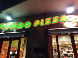 Mondo Pizza food