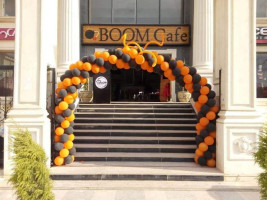 Boom Cafe outside
