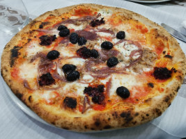 Pizzeria A Cannarutia' food