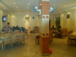 مطعم جبل الطور inside