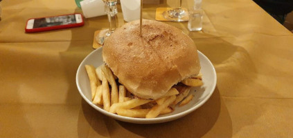 Burger Palù food