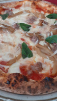 Nziria Pizzeria food