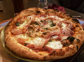 Antica Pizzeria Guglielmo food