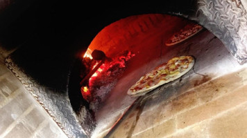Pizzeria Antipasteria Pizza E Passione food