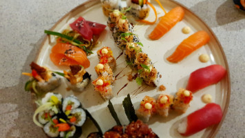 Sushi Me Rollin' food