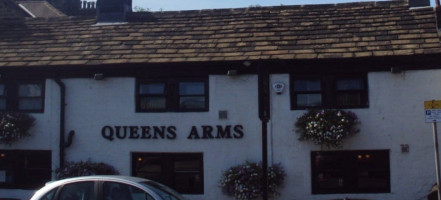 The Queens Arms outside