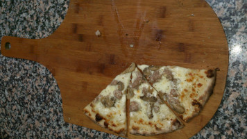 Lo Spizziko Pizzeria Al Taglio food