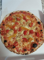Pizzeria D'asporto Pizza In Piazza food