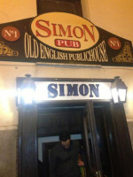 Simon Pub inside