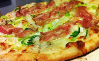 Pizza Cavour food