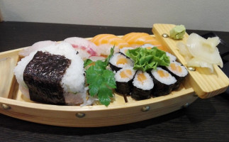 Kiyomi Sushi Take Away inside