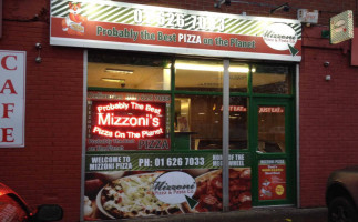 Mizzoni's Pizza outside