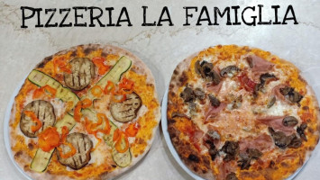 Pizzeria La Famiglia food