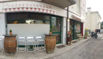 Pizzeria Regina Di Mirashi Edmont outside