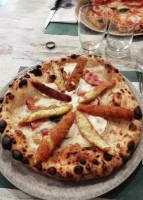 Pizzeria Zer081 food