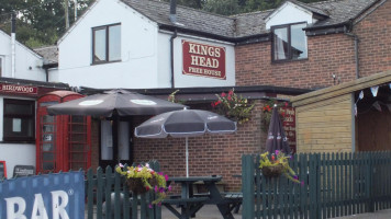 The Kings Head Inn outside