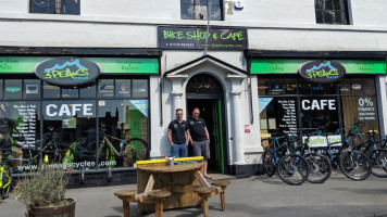 3 Peaks Cycles Bike Shop Cafe outside