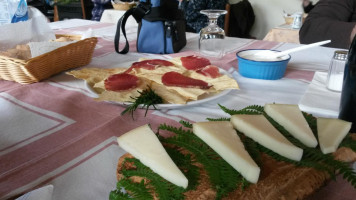 Agriturismo Montecresia food