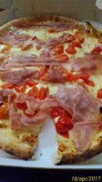 Pizza Acrobatica food