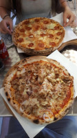 Pizzeria La Voglia food