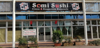 Somi Sushi outside