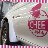 Chef In Strada outside