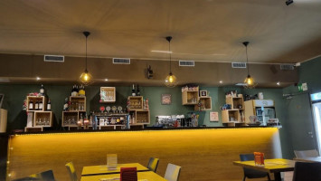 Hamburgheria Viva Cafe inside