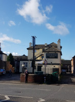 Edinburgh Arms outside