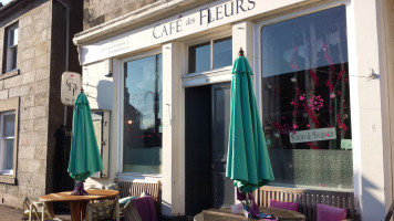 Cafe Des Fleurs inside