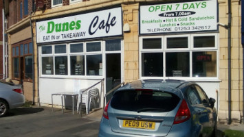 Dunes Cafe outside